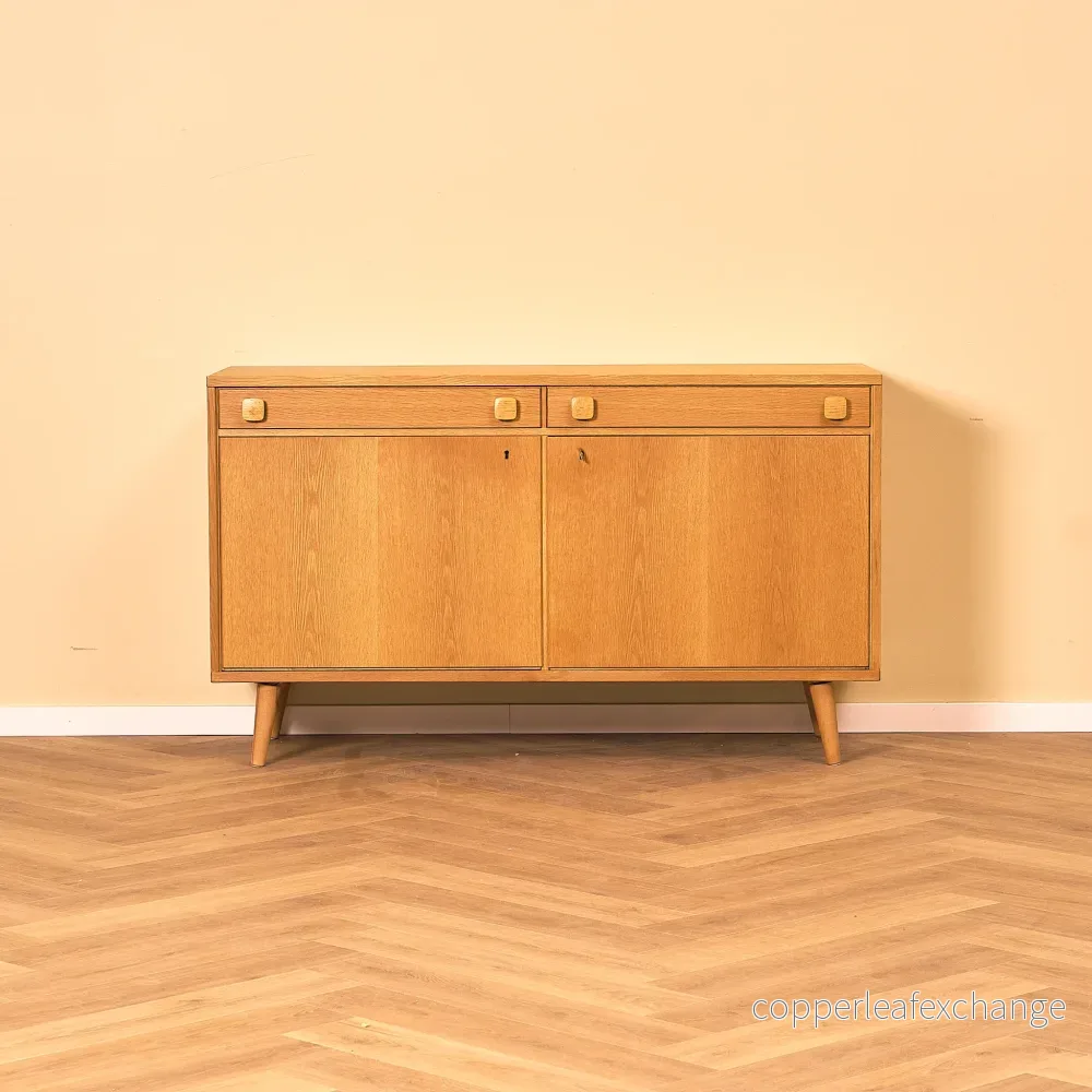 Svensk sideboard i ek av Ulferts, Tibro