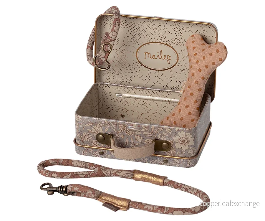 Maileg – Valptillbehör med koppel, halsband/sele och ben i liten väska, rosa - Bild 2