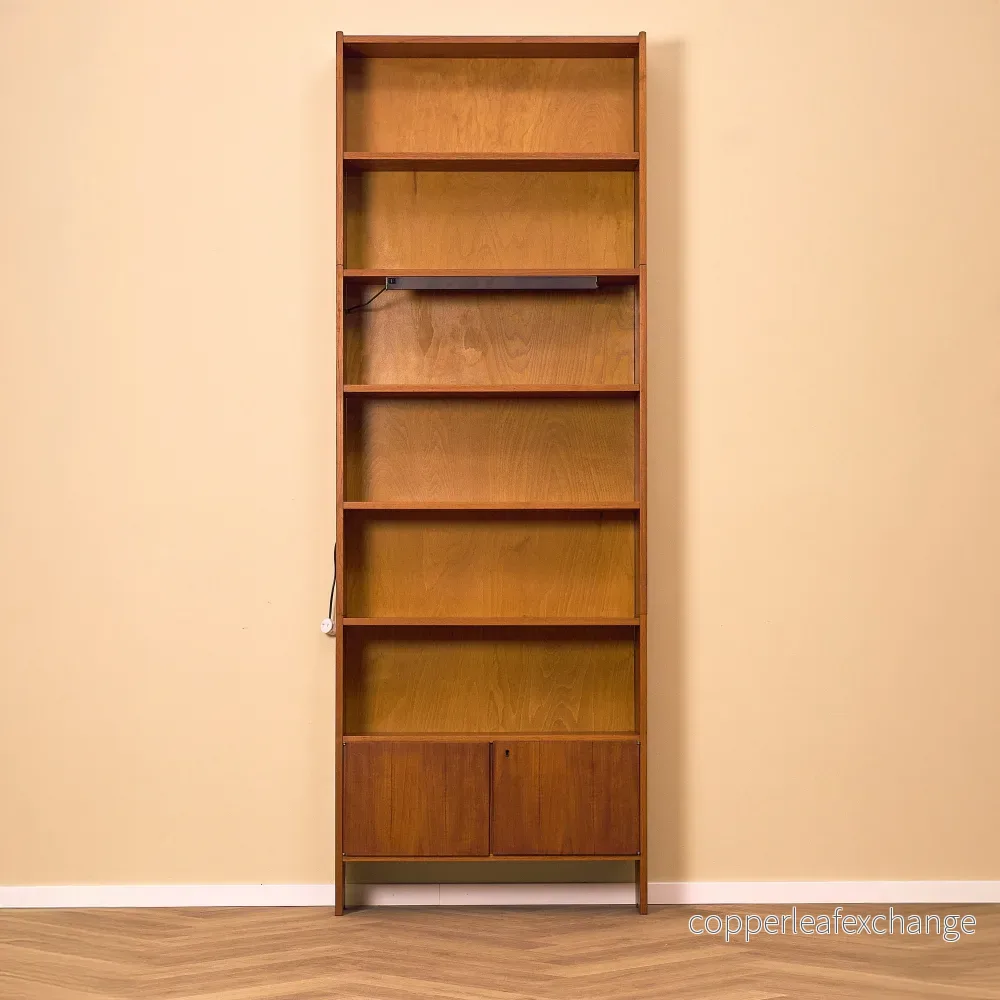 Svenskt polyform hyllsystem i teak Svenskt polyform hyllsystem i teak