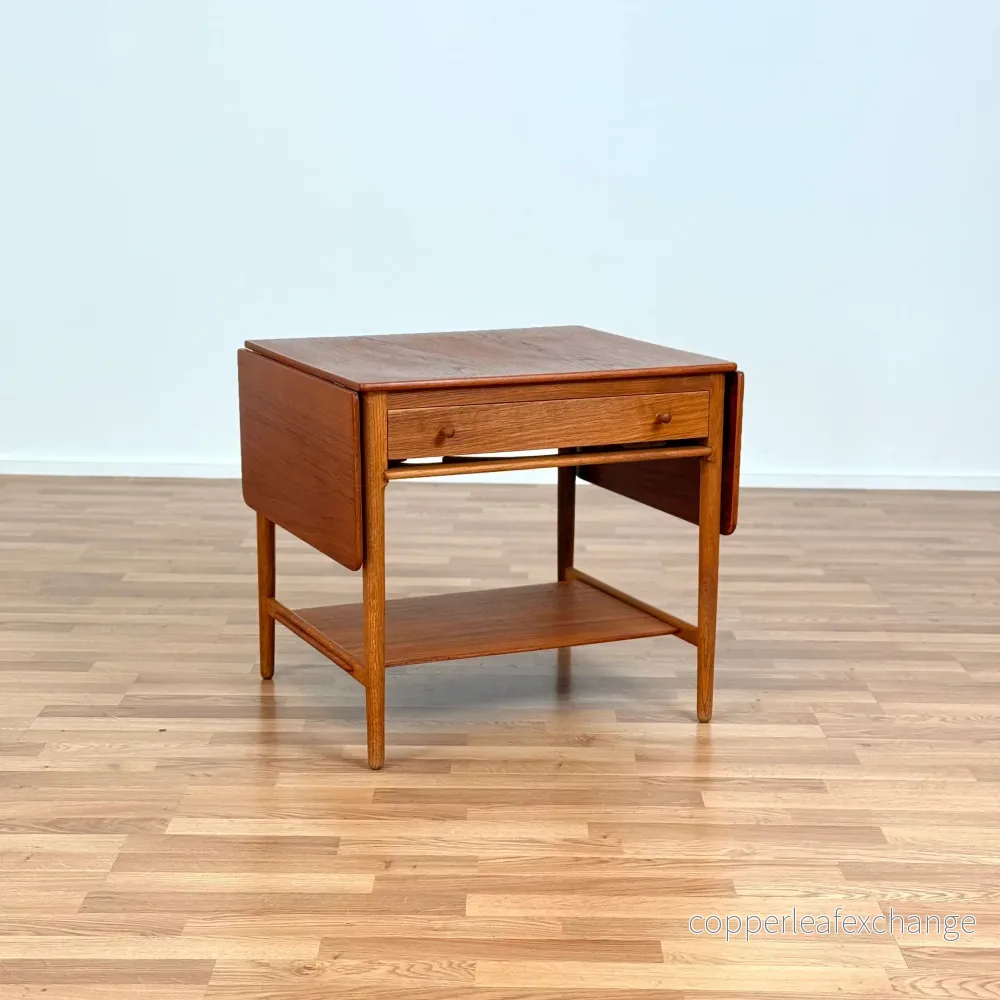 Litet skåp "AT-33" i teak och ek av Hans J. Wegner för Andreas Tuck, 1950-60-tal, Danmark