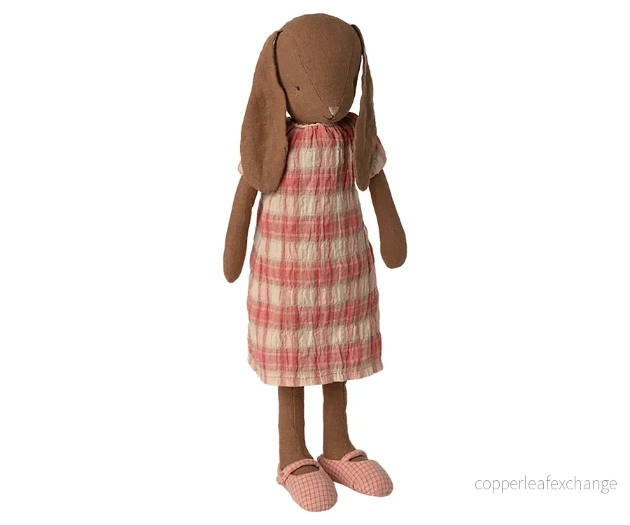 Maileg – Klänning rosa rutig med randiga underbyxor och rosa skor till kanin, bunny size 3 - Bild 2