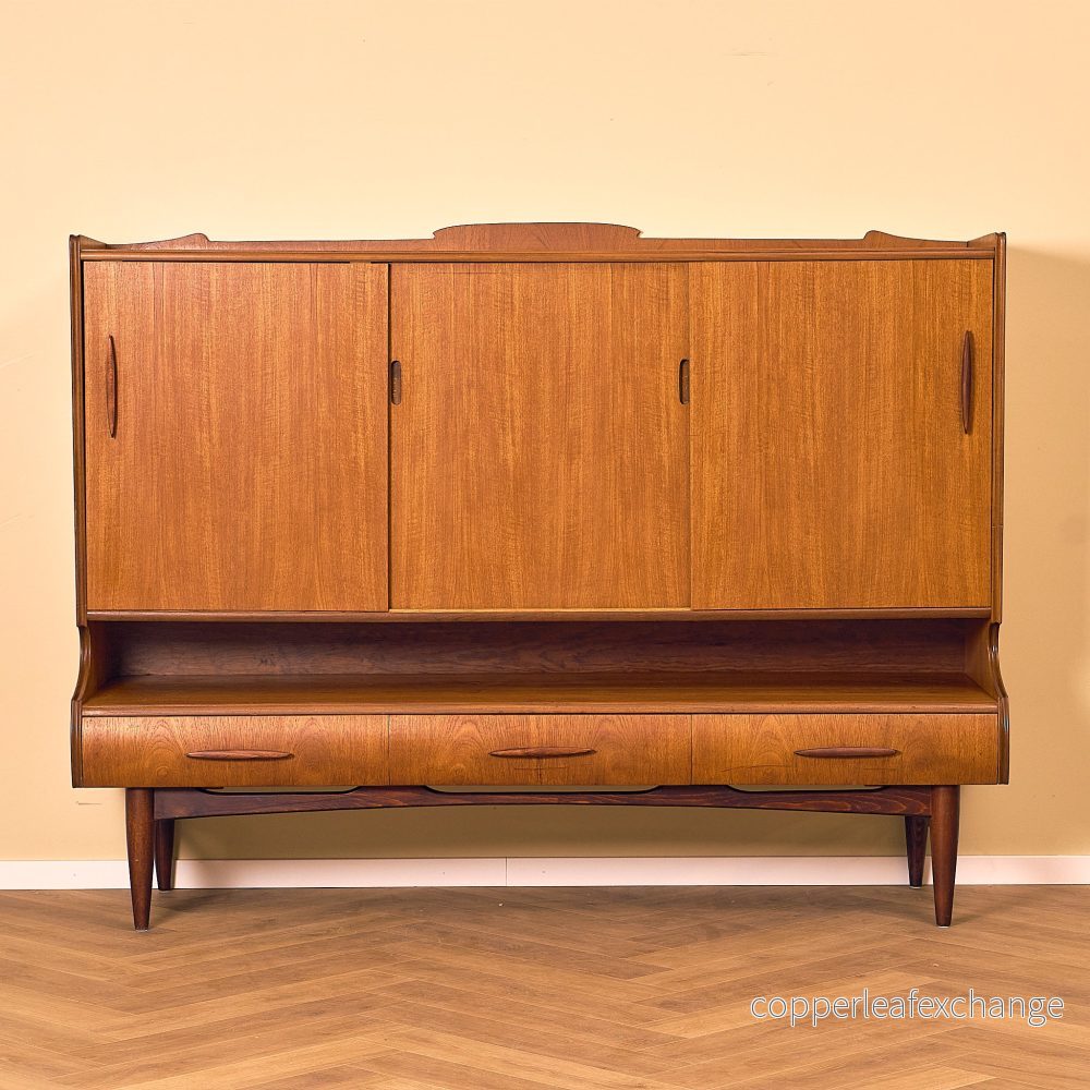 Svensk sideboard i teak av Hisingens Möbelaffär