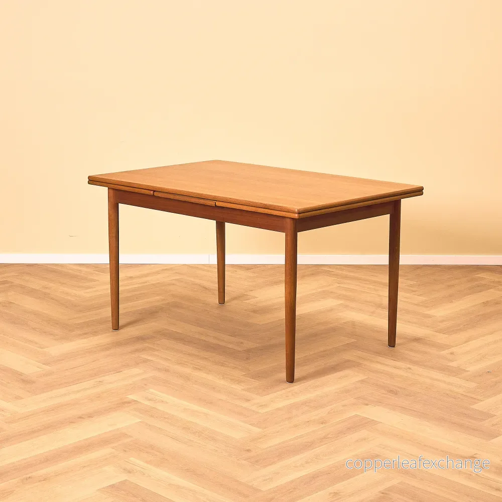 Danskt matbord i teak