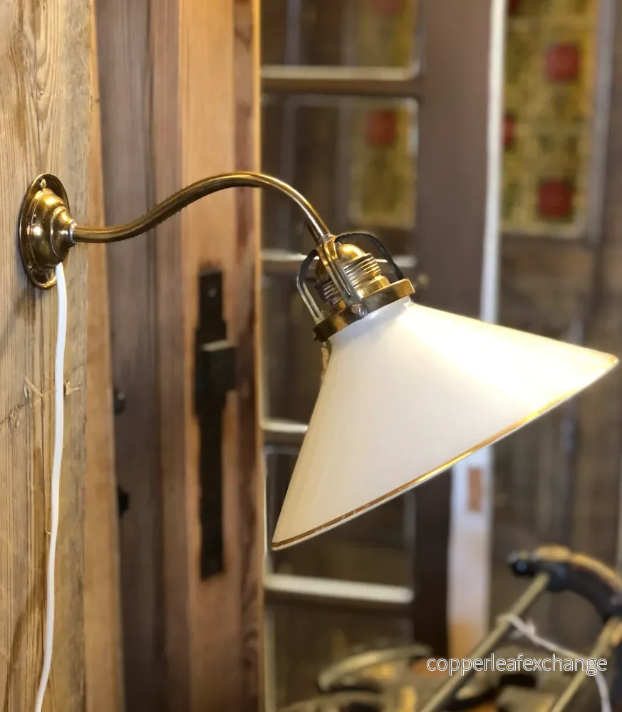 Vägglampa mässing