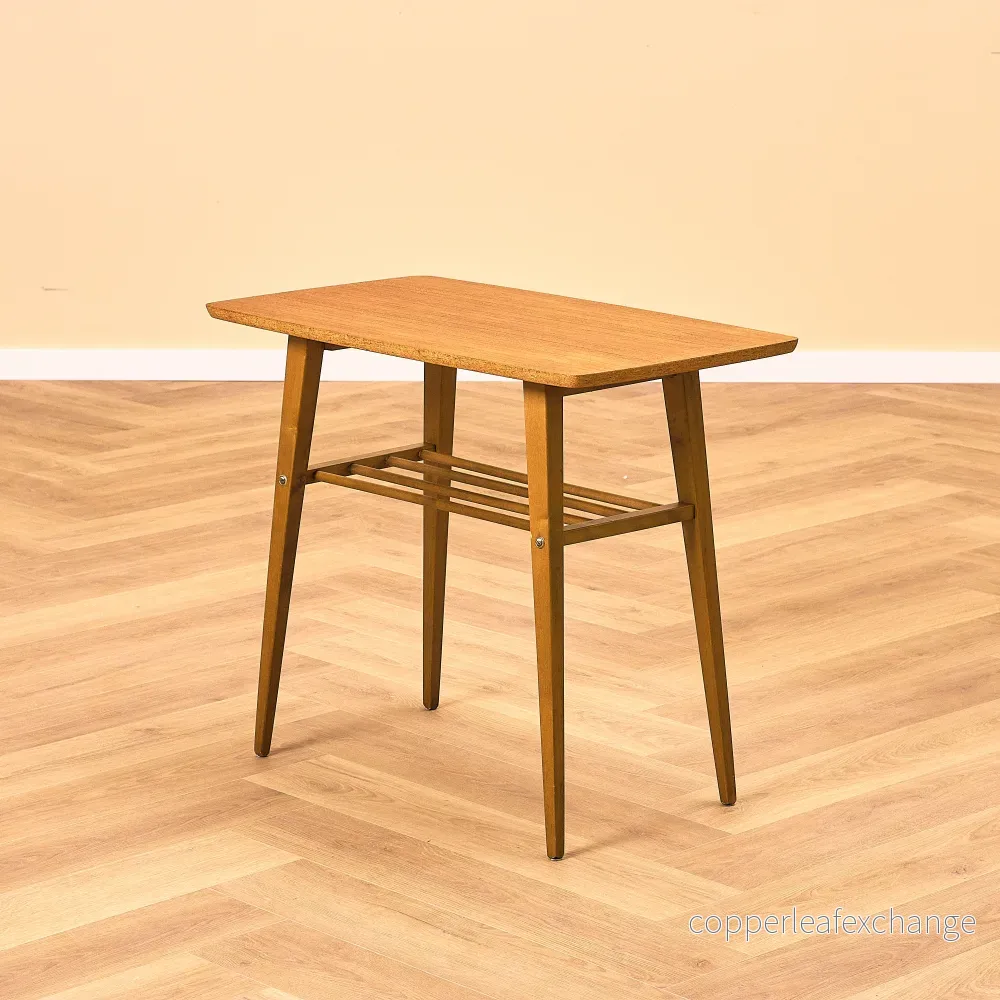 Svenskt sidobord i teak och bok Svenskt sidobord i teak och bok