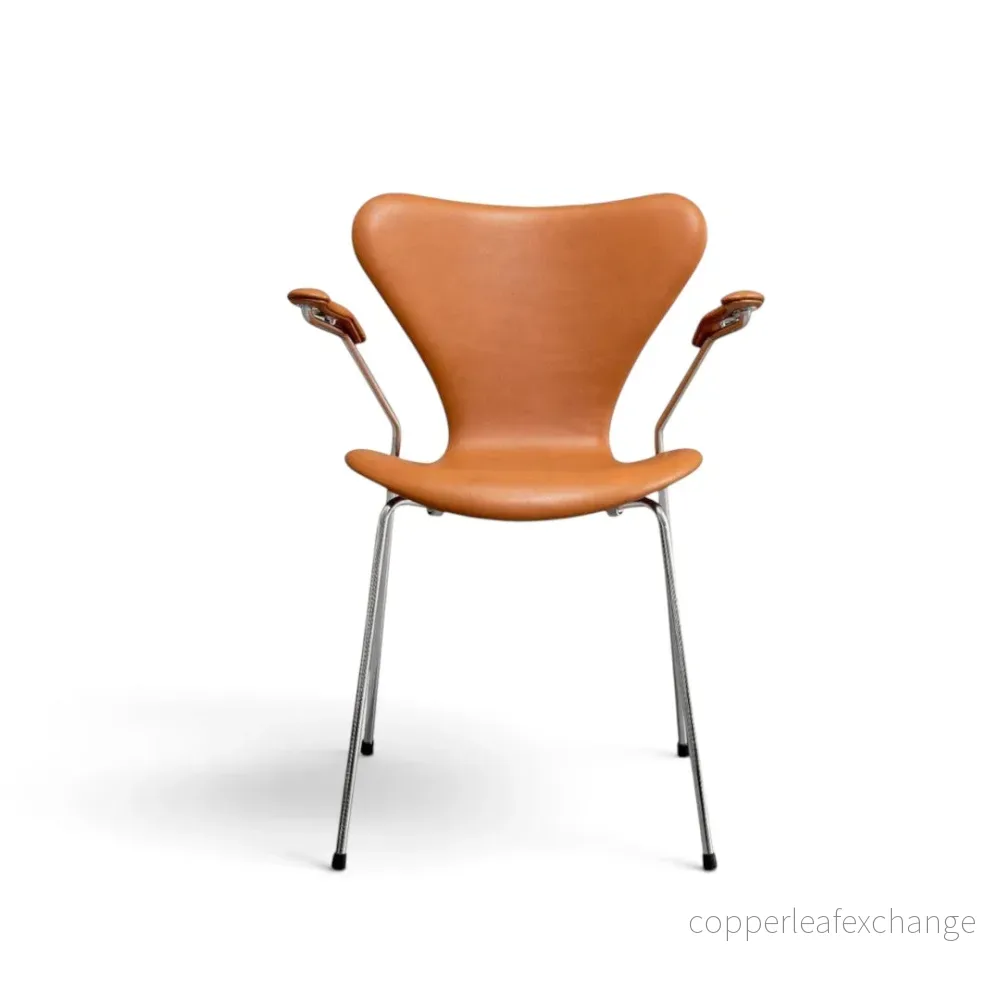 Arne Jacobsen Syveren stol i Calvados Cognac / Soft læder.