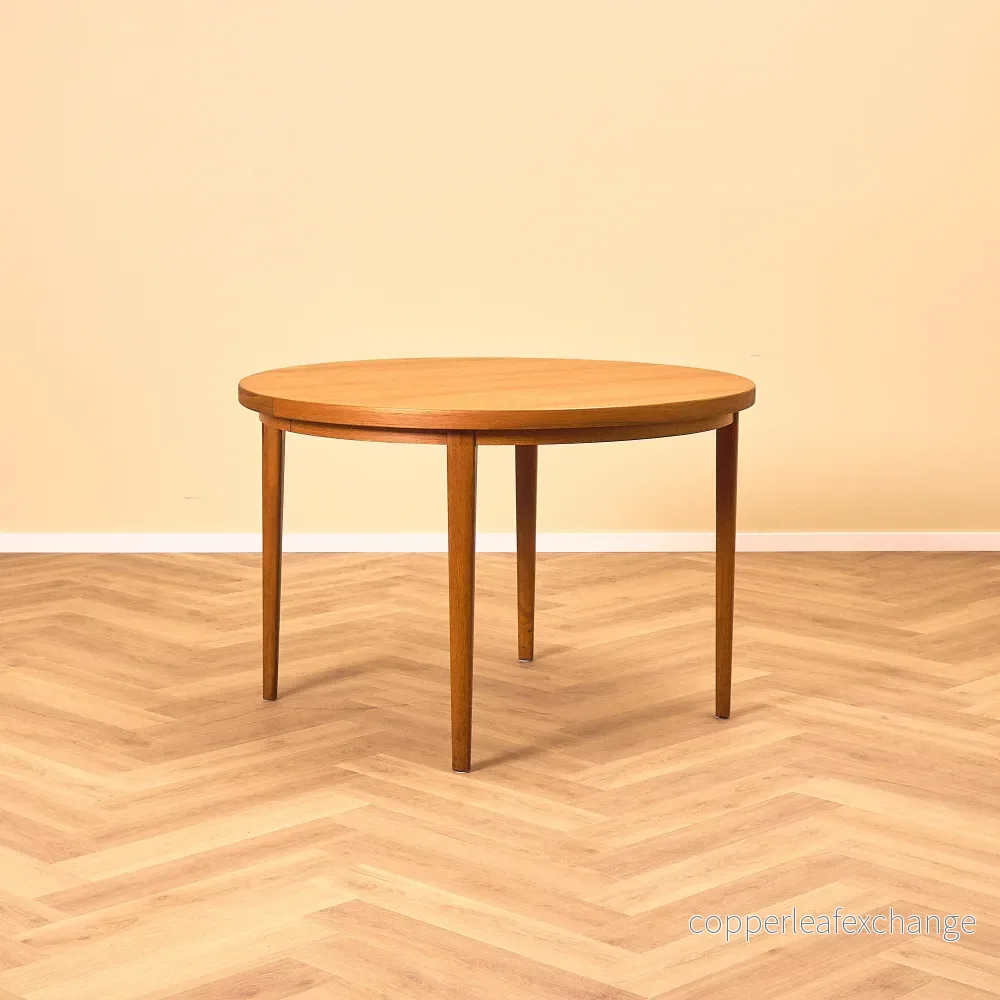 Svenskt runt matbord i teak Svenskt runt matbord i teak