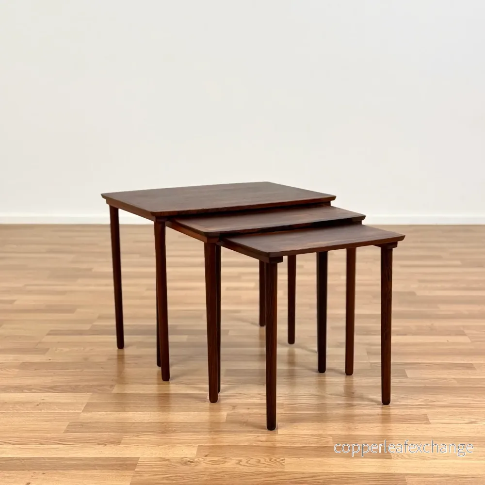 Set om 3 nästlade bord i Santos rosenträ av Møbelintarsia, 1950-60-talets Danmark