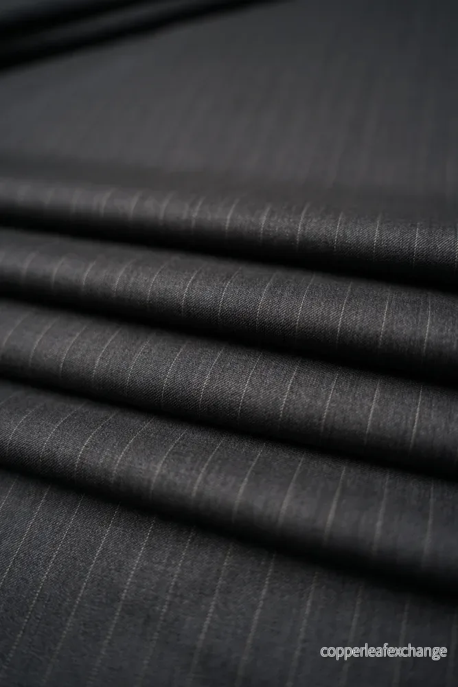 Suit wool – Italy – Virgin wool – Chalk striped – Super 120 – Gray – 80/31 Suit wool – Italy – Virgin wool – Chalk striped – Super 120 – Gray – 80/31