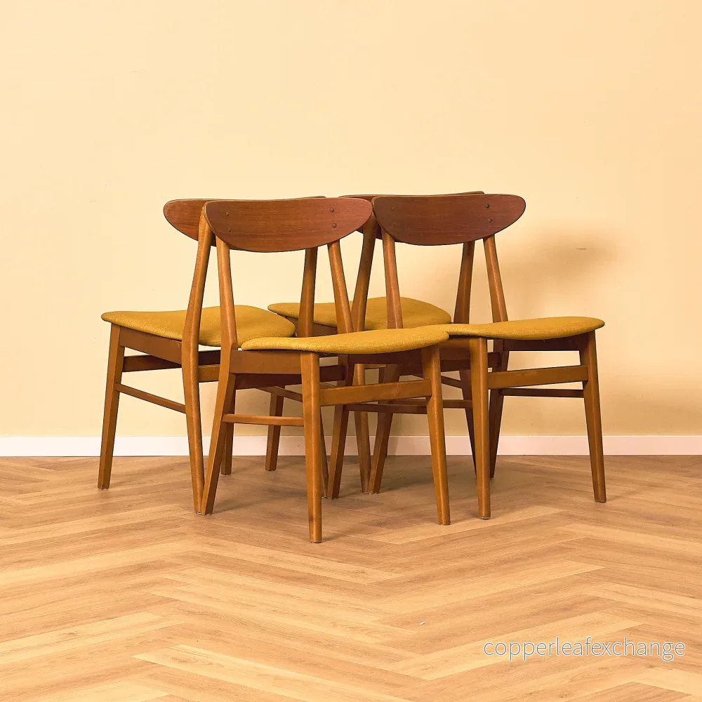 Matstolar i teak och bok av Farstrup, modell 210