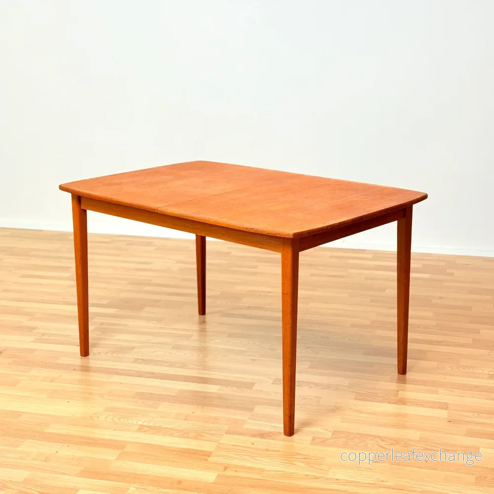 Svenskt rektangulärt matbord i teak Svenskt rektangulärt matbord i teak