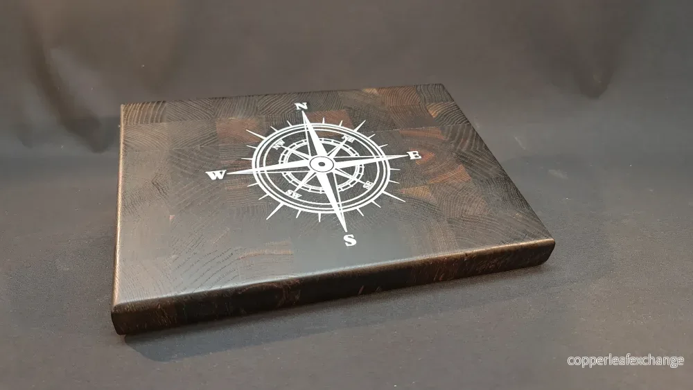 Skärbräda med kompass inlay Skärbräda med kompass inlay