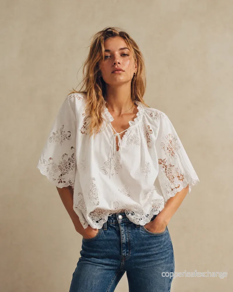 Emma bomullsblus med broderi Vit Emma bomullsblus med broderi Vit