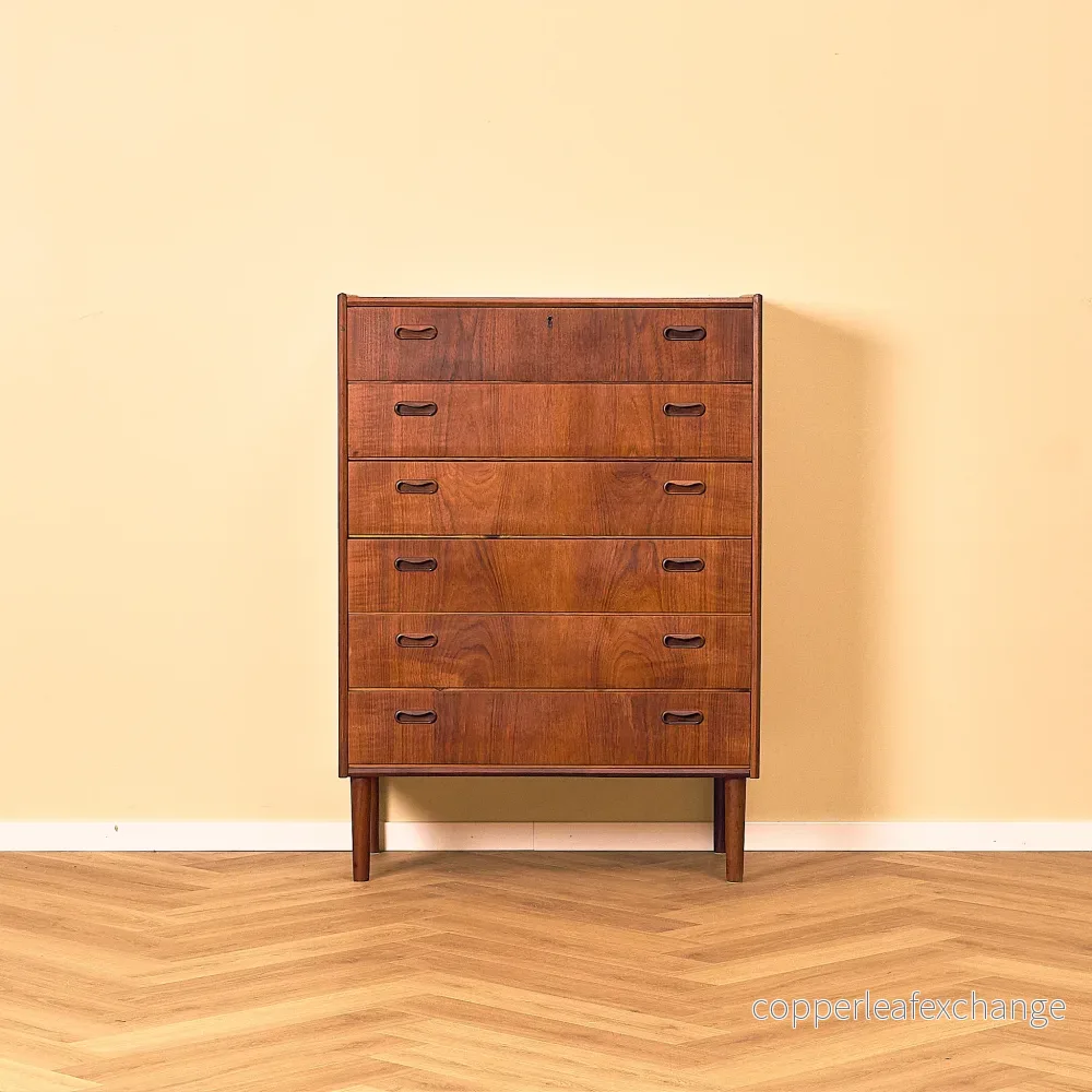 Danish chest of drawers in teak
