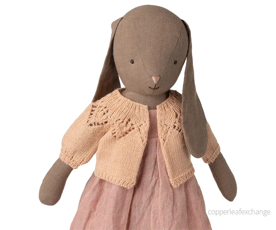 Maileg – Kofta till kanin flicka i storlek 4, söt rosa stickad kofta till bunny size 4 - Bild 2